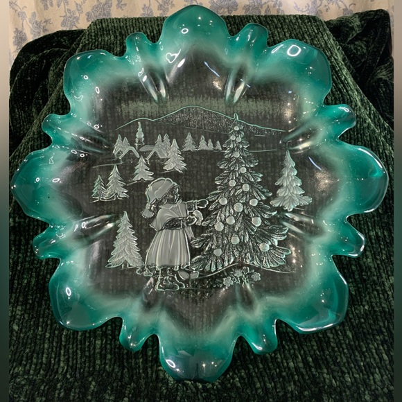 VTG Mikasa Spruce Green Ruffled Edge Frosted Glass Christmas Story 13" Platter - Picture 2 of 13